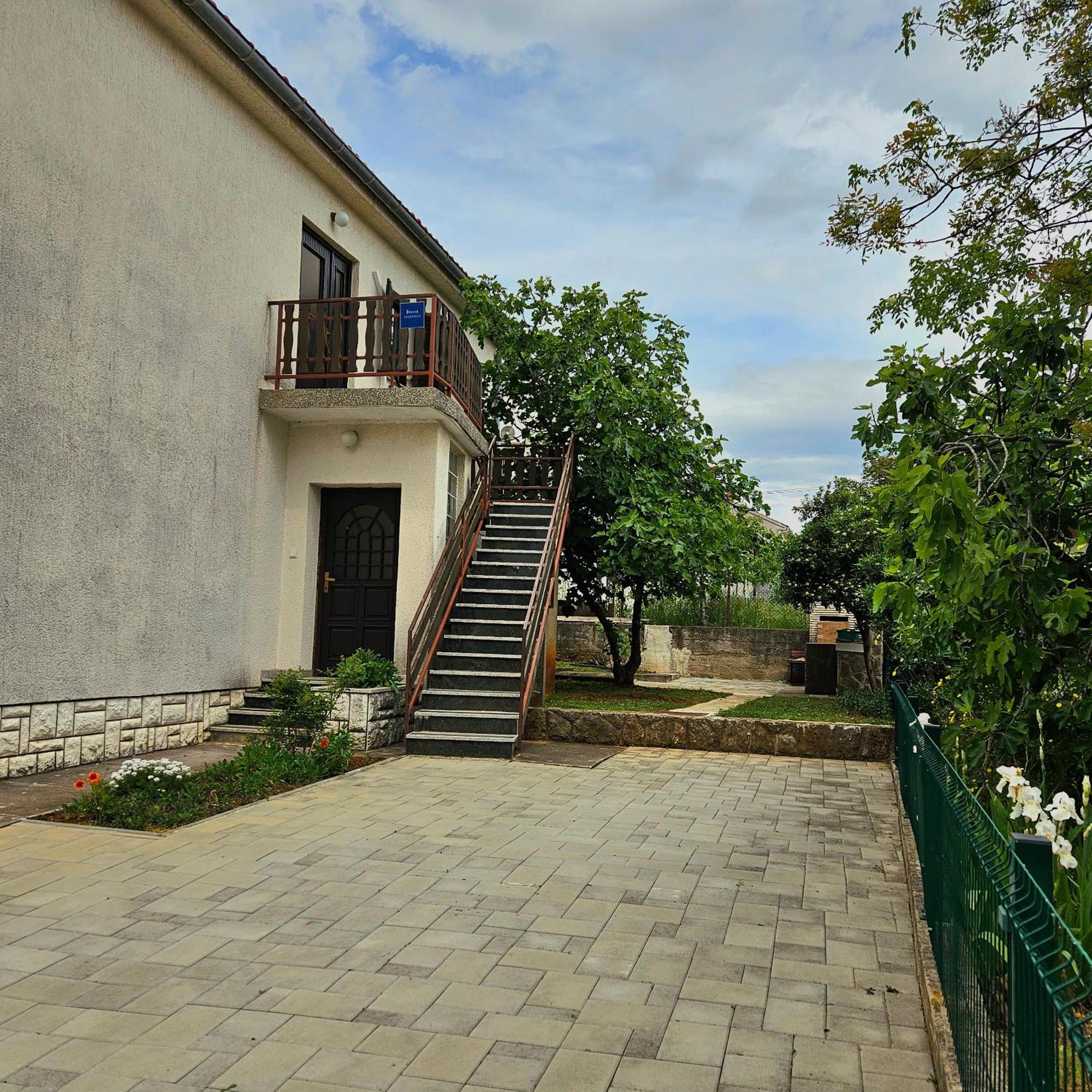 Apartman Agava Njivice Buitenkant foto